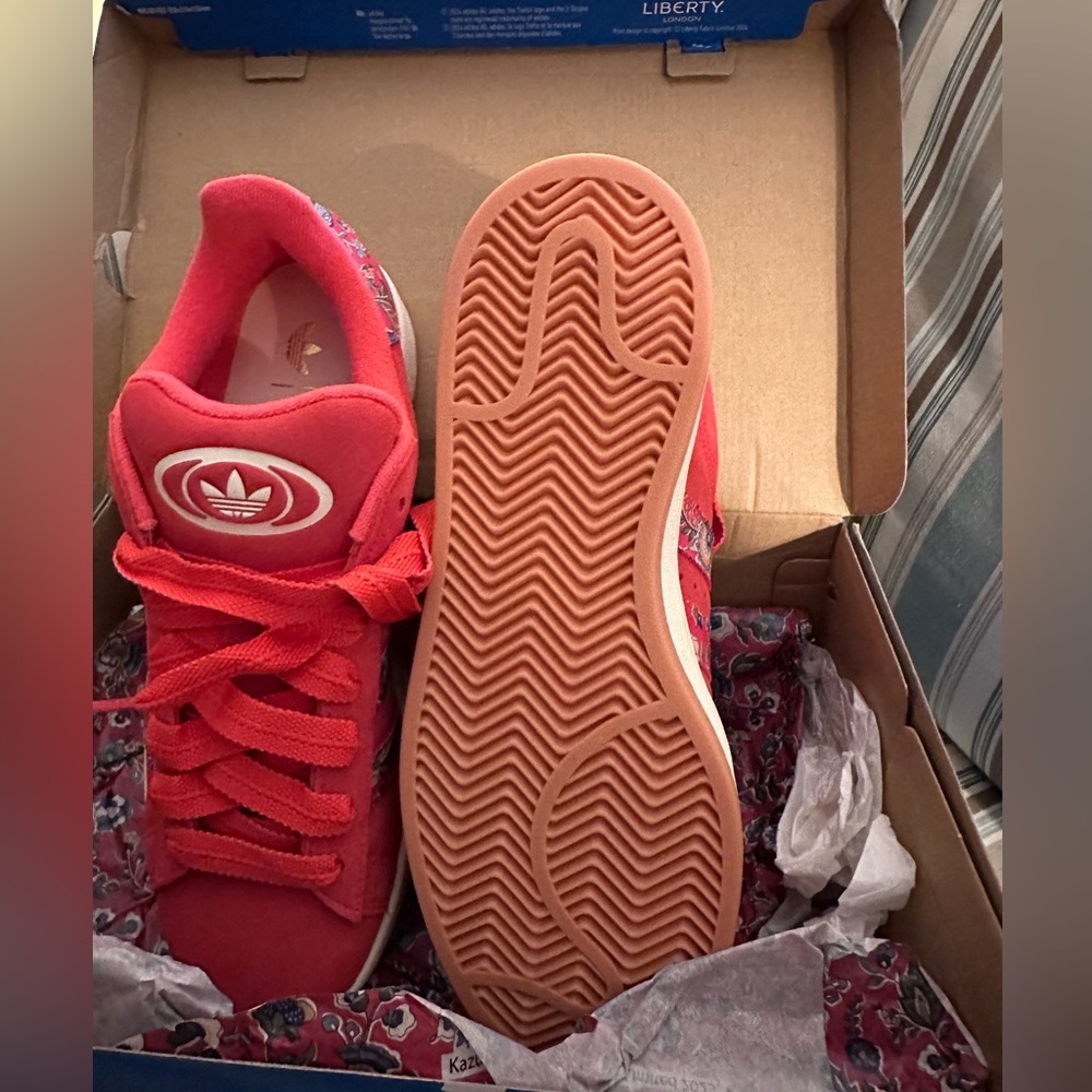 Adidas Women's Red and Floral Campus Sneakers - Picture 7 of 11